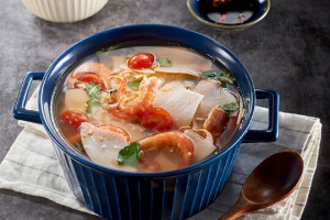 canh-chua-cu-hu-dua-tom-dat