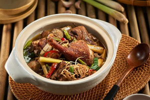 vit-om-ot-xanh-hoa-chuoi