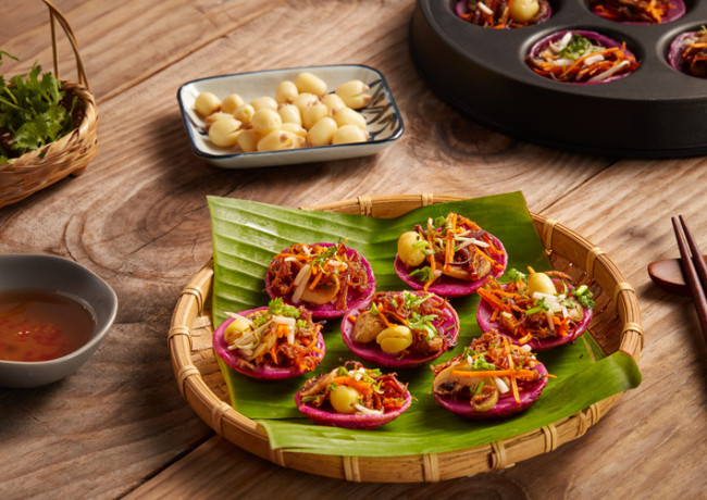 banh-khot-la-cam-nhan-nam-hat-sen