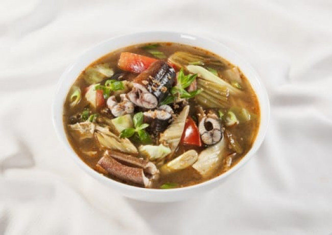 canh-luon-ham-cai-chua